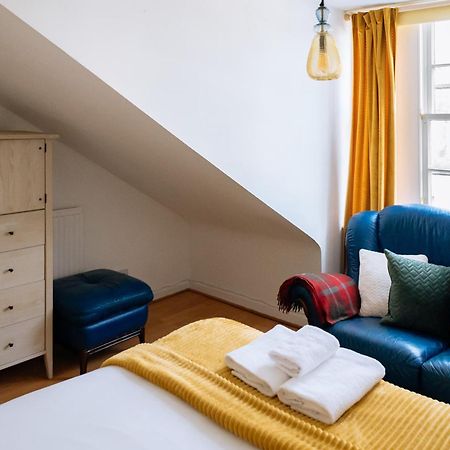 Charming 3 Bedroom Apartment In The Heart Of Vibrant Old Town Édimbourg Extérieur photo