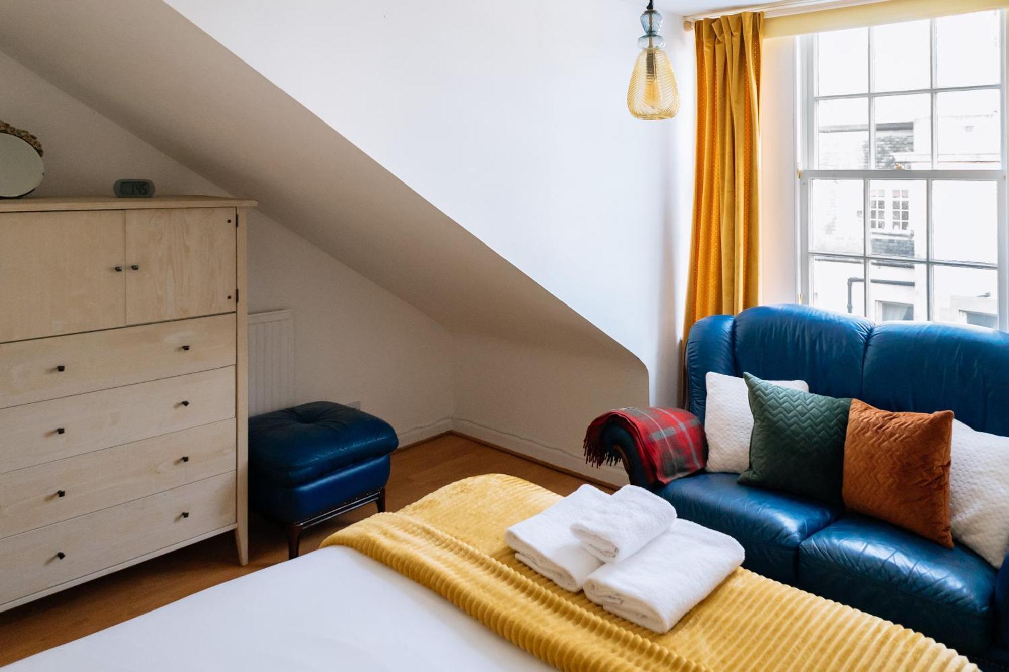 Charming 3 Bedroom Apartment In The Heart Of Vibrant Old Town Édimbourg Extérieur photo