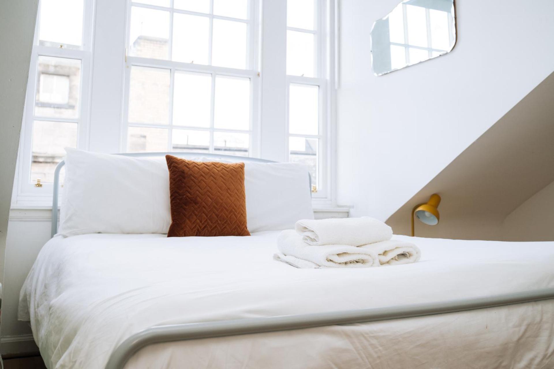 Charming 3 Bedroom Apartment In The Heart Of Vibrant Old Town Édimbourg Extérieur photo