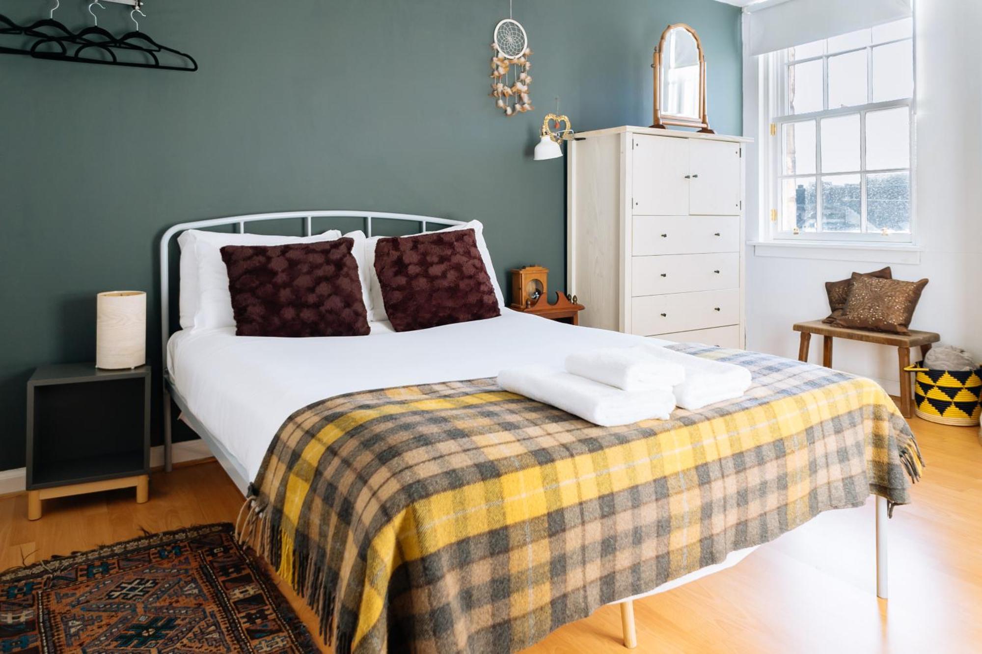 Charming 3 Bedroom Apartment In The Heart Of Vibrant Old Town Édimbourg Extérieur photo